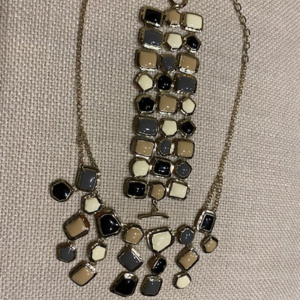 ST. Thomas Gold Tone Enamel Multi Colored Bib Necklace And Bracelet Set